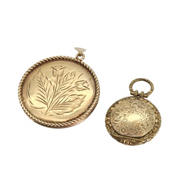 Lot 1267 - A 9ct gold locket pendant