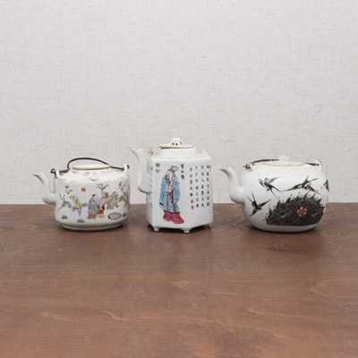 Lot 384 - A Chinese famille rose teapot