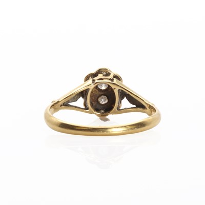 Lot 1085 - A gold and platinum diamond cluster ring