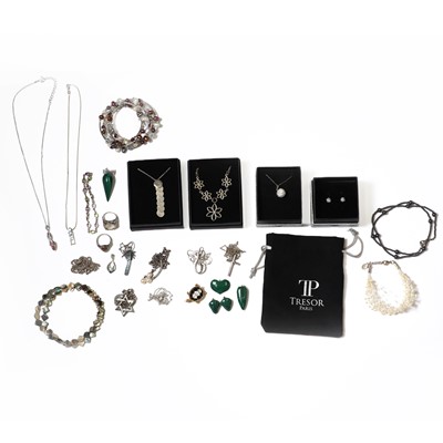 Lot 1369 - A collection of silver and costume jewellery
