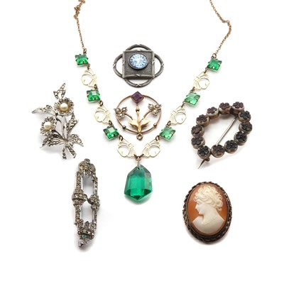 Lot 1337 - A small collection of gold, silver and costume jewellery