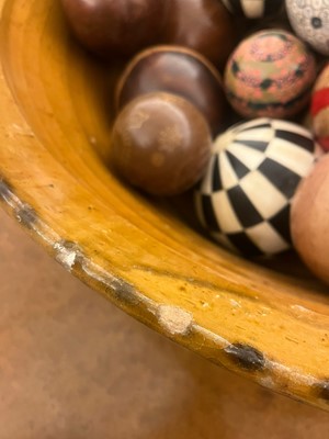 Lot 72 - A large slipware earthenware bowl