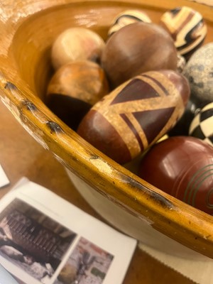 Lot 72 - A large slipware earthenware bowl