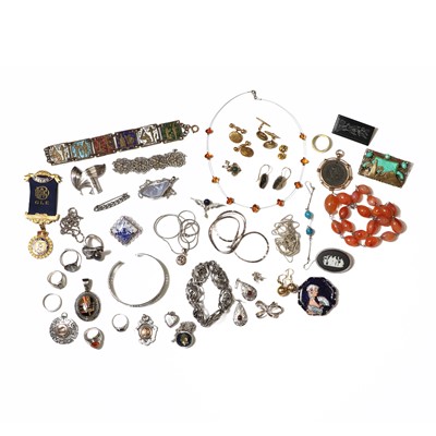 Lot 1368 - A collection of silver and costume jewellery