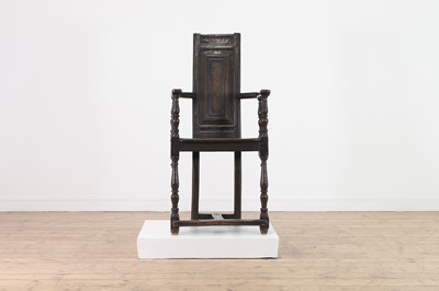 Lot 337 - A walnut caqueteuse chair