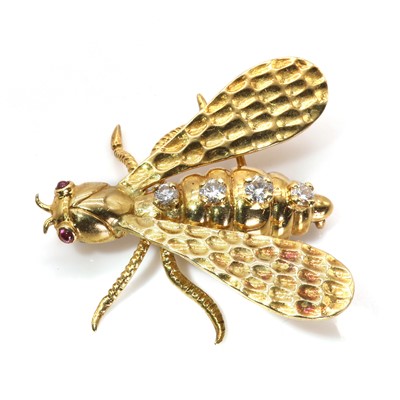 Lot 60 - An 18ct gold diamond set bee brooch, by Chaumet, c.1970