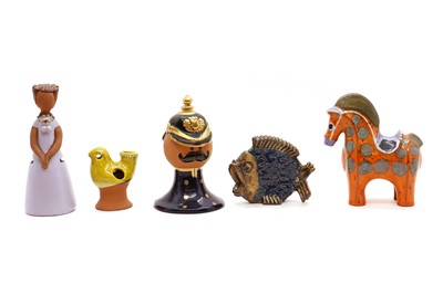 Lot 402 - A collection of pottery items
