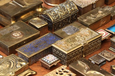 Lot 150 - A large collection of brass stamp boxes