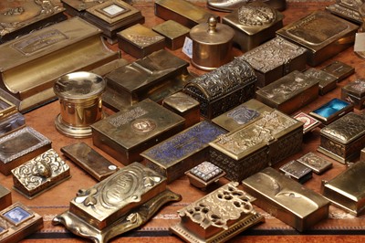 Lot 150 - A large collection of brass stamp boxes