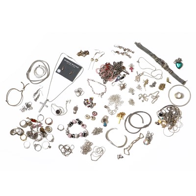 Lot 1364 - A collection of silver jewellery