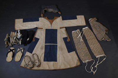 Lot 127 - A group of Japanese accessories