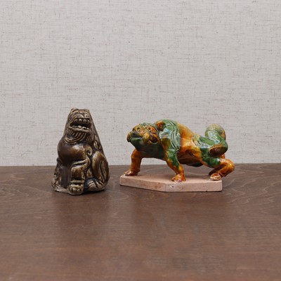 Lot 33 - A Chinese sancai-glazed figure