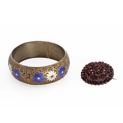 Lot 1037 - A Continental silver gilt and enamel filigree hinged bangle