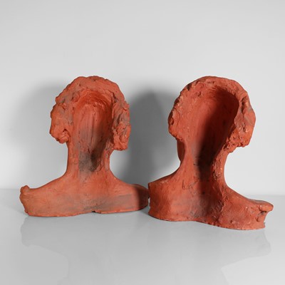Lot 121 - A pair of terracotta busts