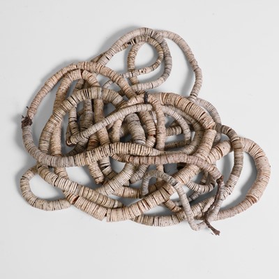 Lot 222 - An ostrich shell necklace