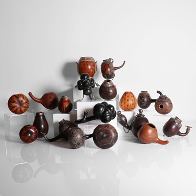 Lot 11 - A group of nineteen mate cups