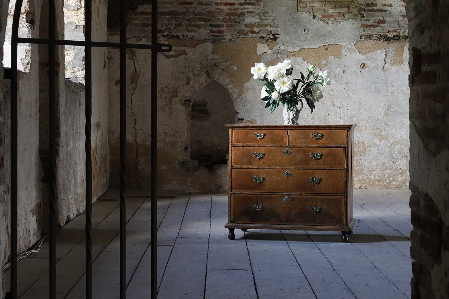 Lot 31 - A George I walnut chest of drawers