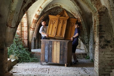 Lot 17 - A Victorian golden oak cupboard