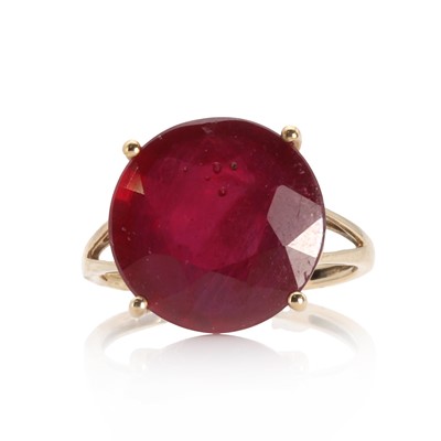 Lot 1119 - A 9ct gold single stone glass filled ruby ring
