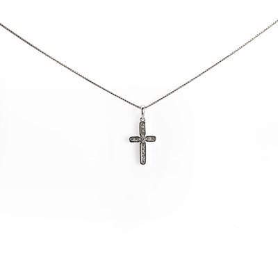 Lot 1095 - An 18ct white gold diamond cross pendant