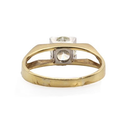 Lot 1068 - A single stone diamond ring