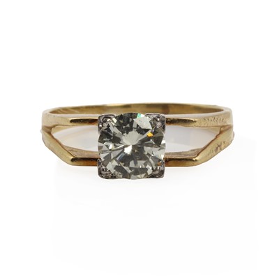 Lot 1068 - A single stone diamond ring
