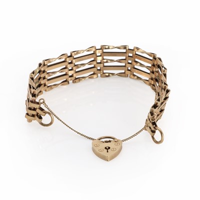 Lot 1412 - A 9ct gold five bar gate bracelet