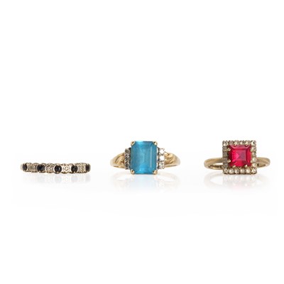 Lot 1272 - Three gem set gold rings