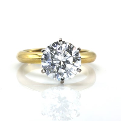 Lot 127 - An 18ct gold single stone diamond ring