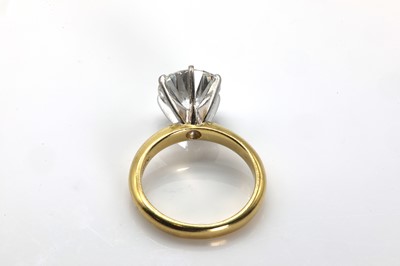 Lot 127 - An 18ct gold single stone diamond ring