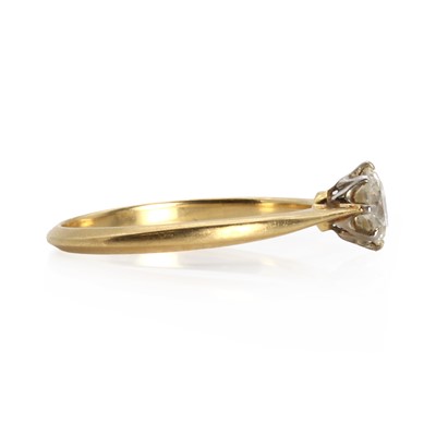 Lot 1062 - A single stone diamond ring