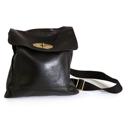 Lot 1532 - A Mulberry black grained leather Messenger bag
