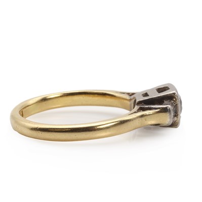 Lot 1087 - A gold and platinum round brilliant cut diamond ring with baguette diamond accents