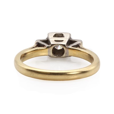 Lot 1087 - A gold and platinum round brilliant cut diamond ring with baguette diamond accents