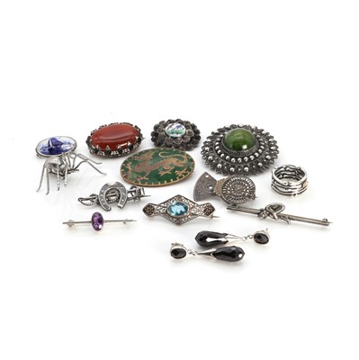 Lot 1332 - A collection of silver jewellery