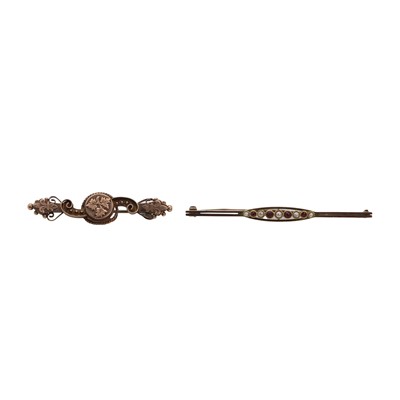 Lot 1257 - Two early 20th century gold bar brooches