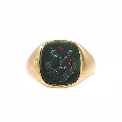 Lot 1388 - An 18ct gold signet ring set with a bloodstone intaglio
