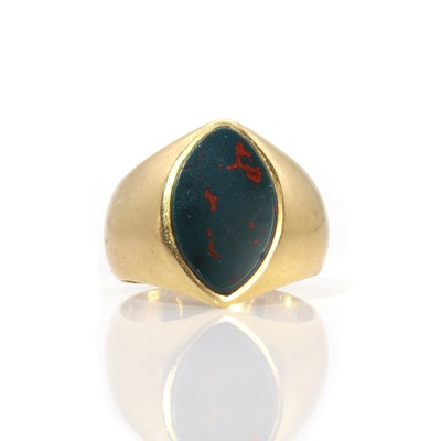 Lot 1390 - A bloodstone signet ring