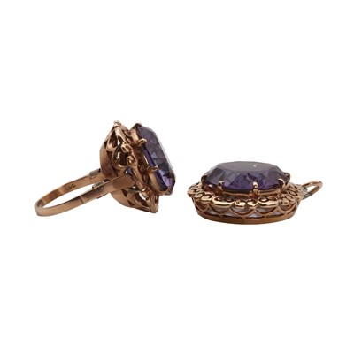 Lot 1168 - A rose gold synthetic colour change sapphire ring and pendants set