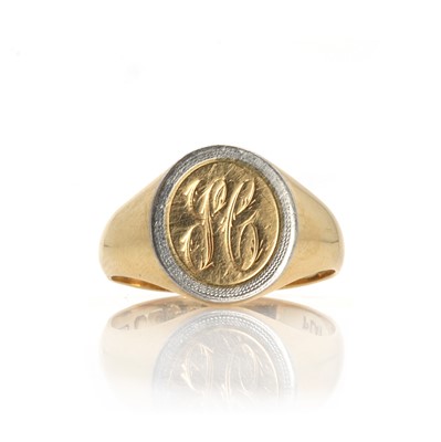 Lot 1377 - An 18ct gold signet ring