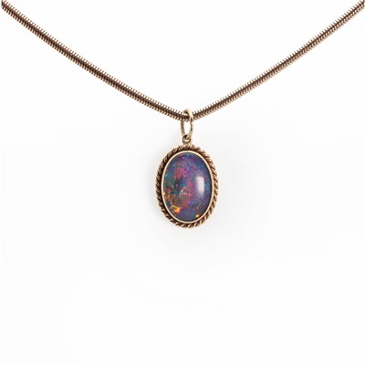 Lot 1193 - A 9ct gold opal triplet pendant