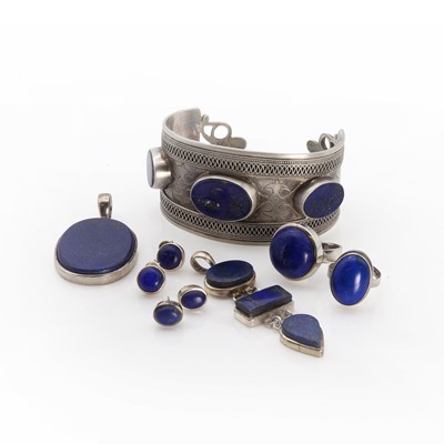 Lot 1354 - A collection of silver lapis lazuli jewellery