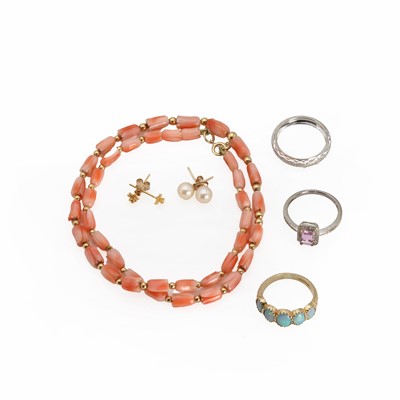Lot 1323 - A small group of gold jewellery