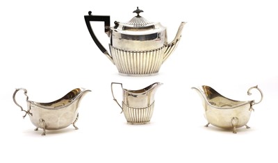 Lot 32 - A collection of silver items