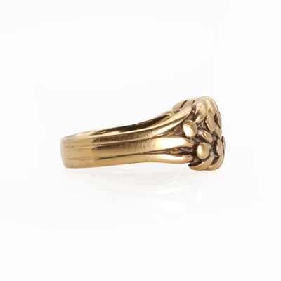 Lot 1021 - An antique 18ct gold keeper's ring