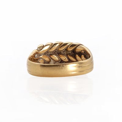 Lot 1021 - An antique 18ct gold keeper's ring