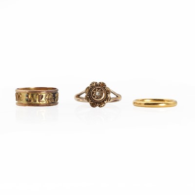 Lot 1378 - A 22ct gold wedding band