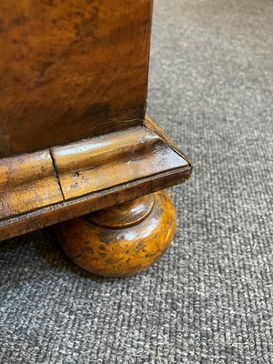 Lot 94 - A William & Mary walnut and marquetry chest of drawers