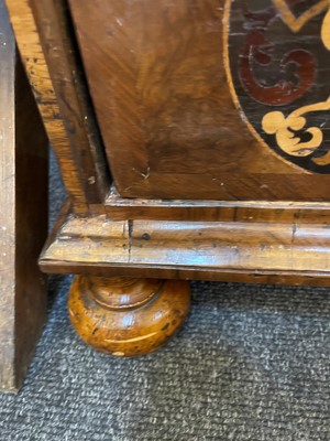 Lot 94 - A William & Mary walnut and marquetry chest of drawers