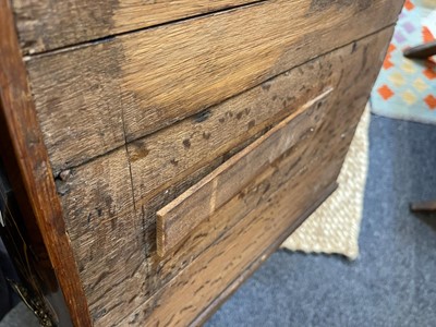 Lot 94 - A William & Mary walnut and marquetry chest of drawers